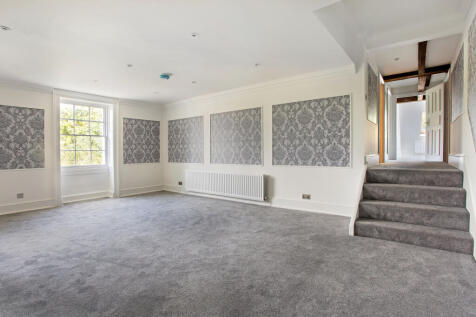 Sitting Room / Entrance Hall