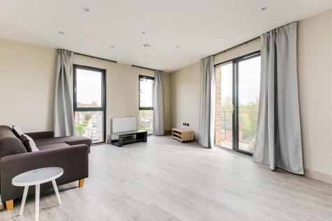 This beautifully presented first floor apartment is set within the modern Longview development on Amesbury Avenue SW2, positioned at the top of Streatham Hill, and offers stylish, spacious and well-ba