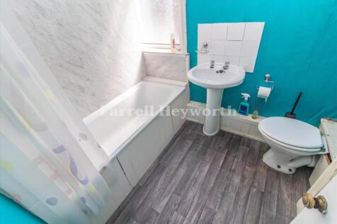 Bathroom first floor