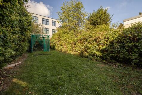 St. Barnabas Road, IG8
