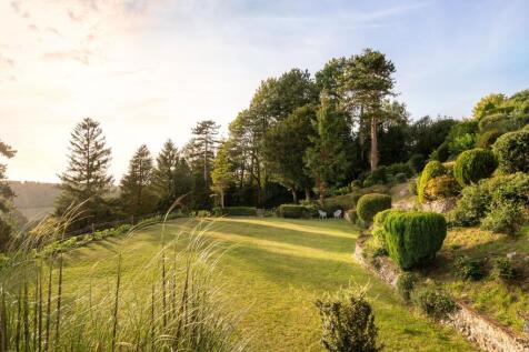 Extensive Level Lawns