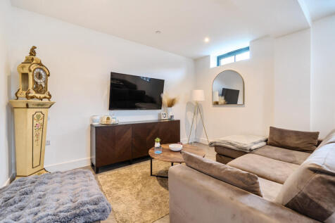 1332032-20-688b43...