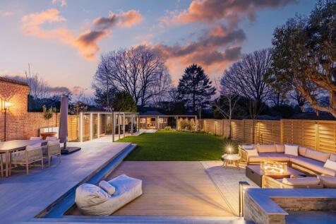 GARDEN DUSK