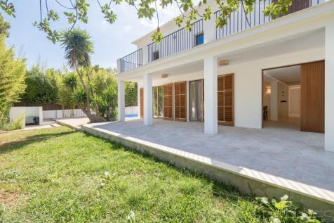 Modern luxury home with pool in a prime location in Puerto Pollensa