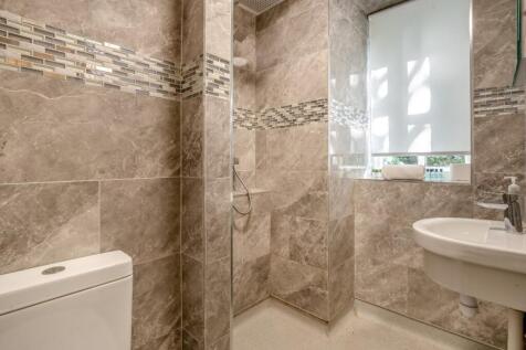 Separate Shower Room