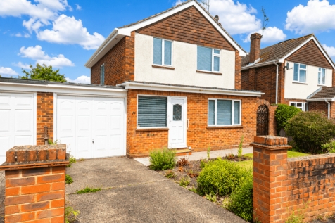 3 bed detached house for sale Campbell Road, Wood
