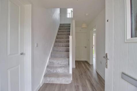 Welcoming entrance & cloakroom