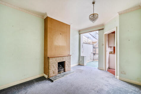 1372710-16-690b44...