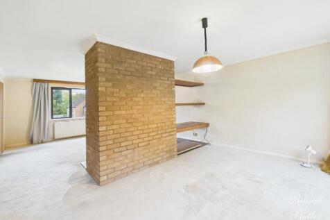 CAM02127G0-PR0352-STILL004