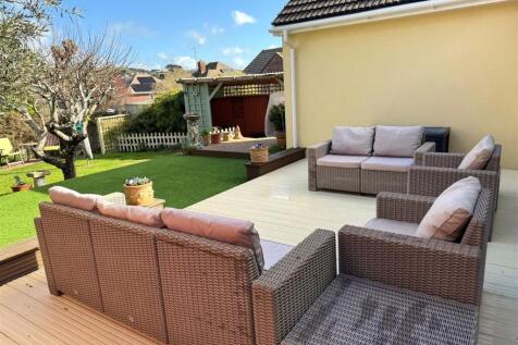 PATIO.jpg