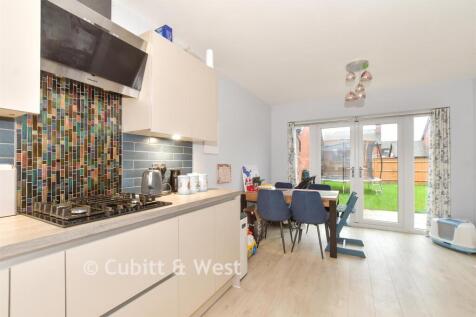 Kitchen/ Dining Room