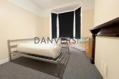 bedroom 1 .jpg
