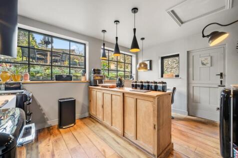 Saxton Mee Well Yard 0031.jpg