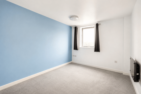 This spacious and light-filled one bedroom apartment offers stylish living space in one of Bristol’s most vibrant and well-connected neighbourhoods. Offered unfurnished and available NOW!