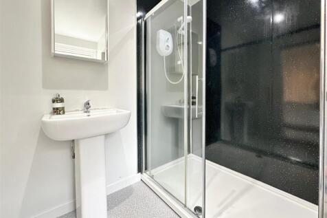 Bedroom 1 En Suite.JPG