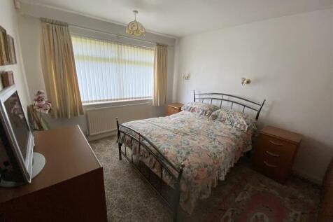 Bedroom no.1 front double: