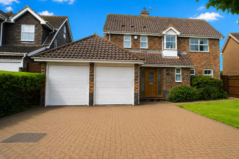 Front shot 27 Landsdowne Way.png