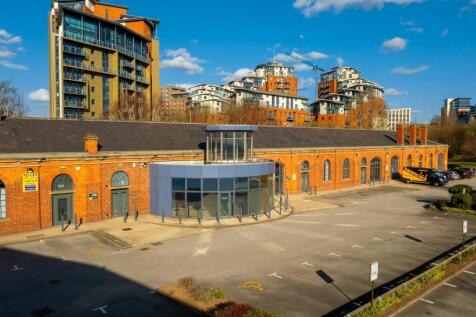 Office to rent in leeds