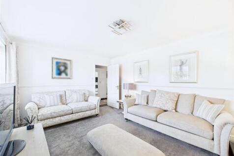 Sitting Room/Bedroom 4