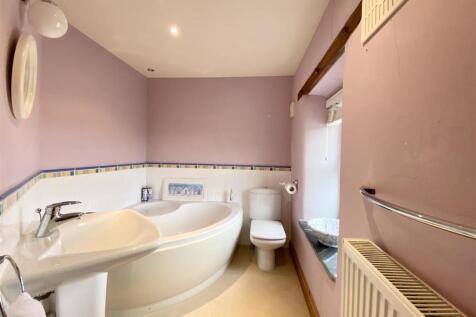 En-Suite Bathroom
