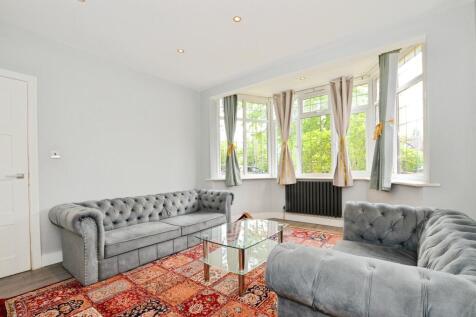 Reception/Bedroom