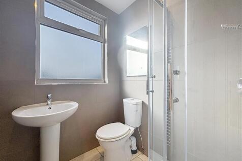 Shower Room (2nd Floor)