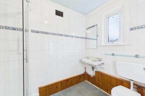 CAM04018G0-PR0395-STILL003