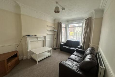 4 Bedroom Semi-Detached in SO15 2GH