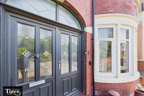 CAM02176G0-PR0579...