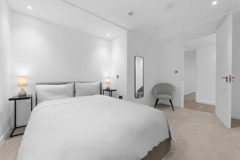 4 bed, 4 bath Apartment in Manchester - Photo 13