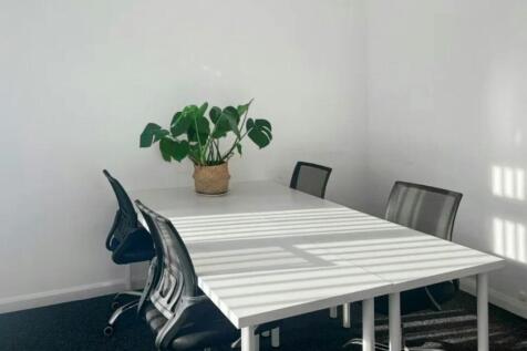Office to rent in leeds