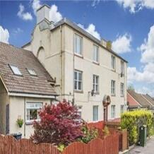 Well-presented ground floor 2 bedroom flat with private front garden. Located in a quiet area just minutes walk from Dalkeith Road and within easy reach of the City Centre and City Bypass. The propert