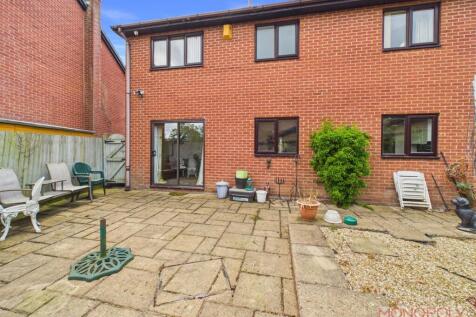 Rear Garden Patio Area