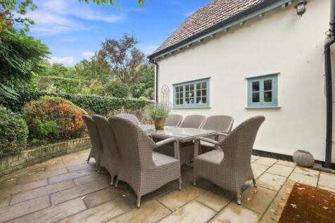 Secondary Patio Area
