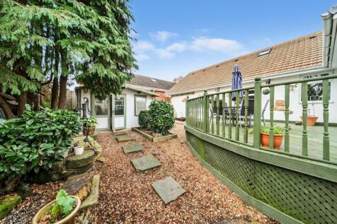 Summer House & Rear Decked Terrace