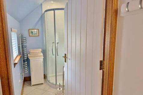 Little Wellingtonia ensuite