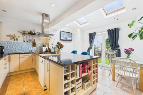 CAM03162G0-PR0364-STILL013