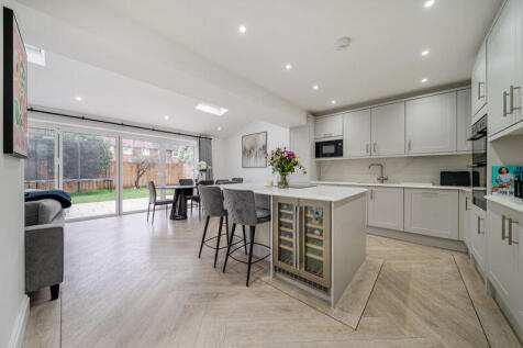 Kitchen diner angle 1