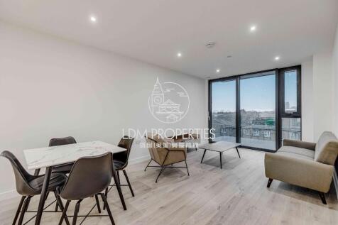 Approx 804 sq ft (74.7 sq m) 2-bed at Willowbrook House, Woodberry Down N4, with a private 6.4 sq m balcony. Two spacious doubles, modern fully fitted kitchen, bright open-plan living. 24hr concierge