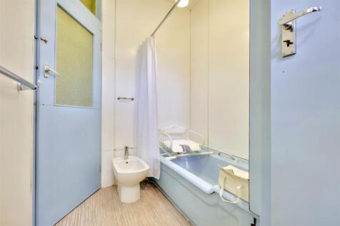 Upstairs Bathroom.jpeg