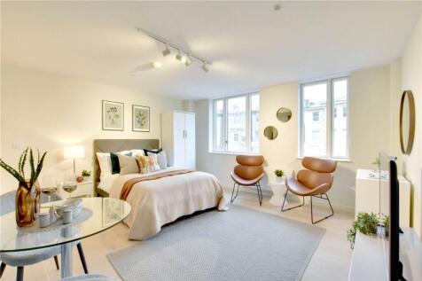 A contemporary studio apartment located in the heart of Blackheath Village, just moments from Blackheath Station and the village’s excellent selection of restaurants, bars, artisan cafés and pubs. Off