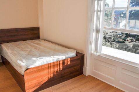 Listing code 658738. Find your fully furnished 1-bed apartment at 12a Clarendon Road, perfectly located in central Leeds.
The open-plan apartments feature a cosy double bed, generous storage, and a de