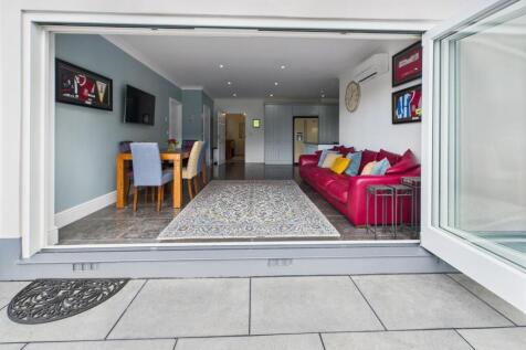 KITCHEN/DINING/FAMILY ROOM