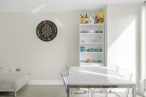 2 bed, 1 bath Flat in london - Photo 6