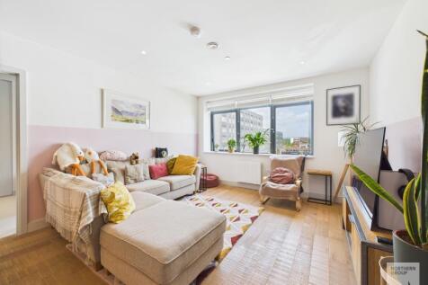 Stunning TWO BEDROOM furnished apartment located close to the Marina. Development benefits from 24/7 concierge, communal terrace and lounge. This apartment is available from August 2026!