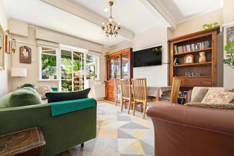 18 Harp Dining Room.jpg