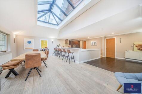 Kitchen/Dining Area