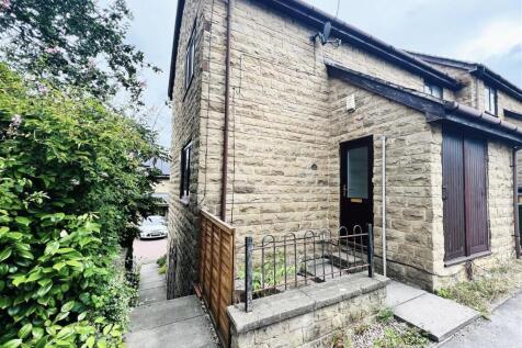 This beautifully presented two-bedroom flat is located on Town Street in the sought-after area of Rodley, Leeds,
