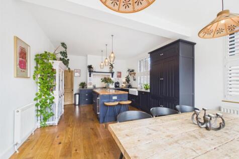 BREAKFAST KITCHEN DINER