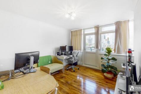 Discover this bright, top-floor 1-bedroom apartment to let on Shaftesbury Street, London. Boasting a private balcony, wooden flooring, and ample natural light, it is perfectly located near Angel and O